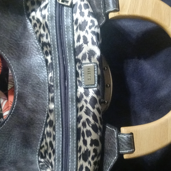 Guess purse - Picture 3 of 5